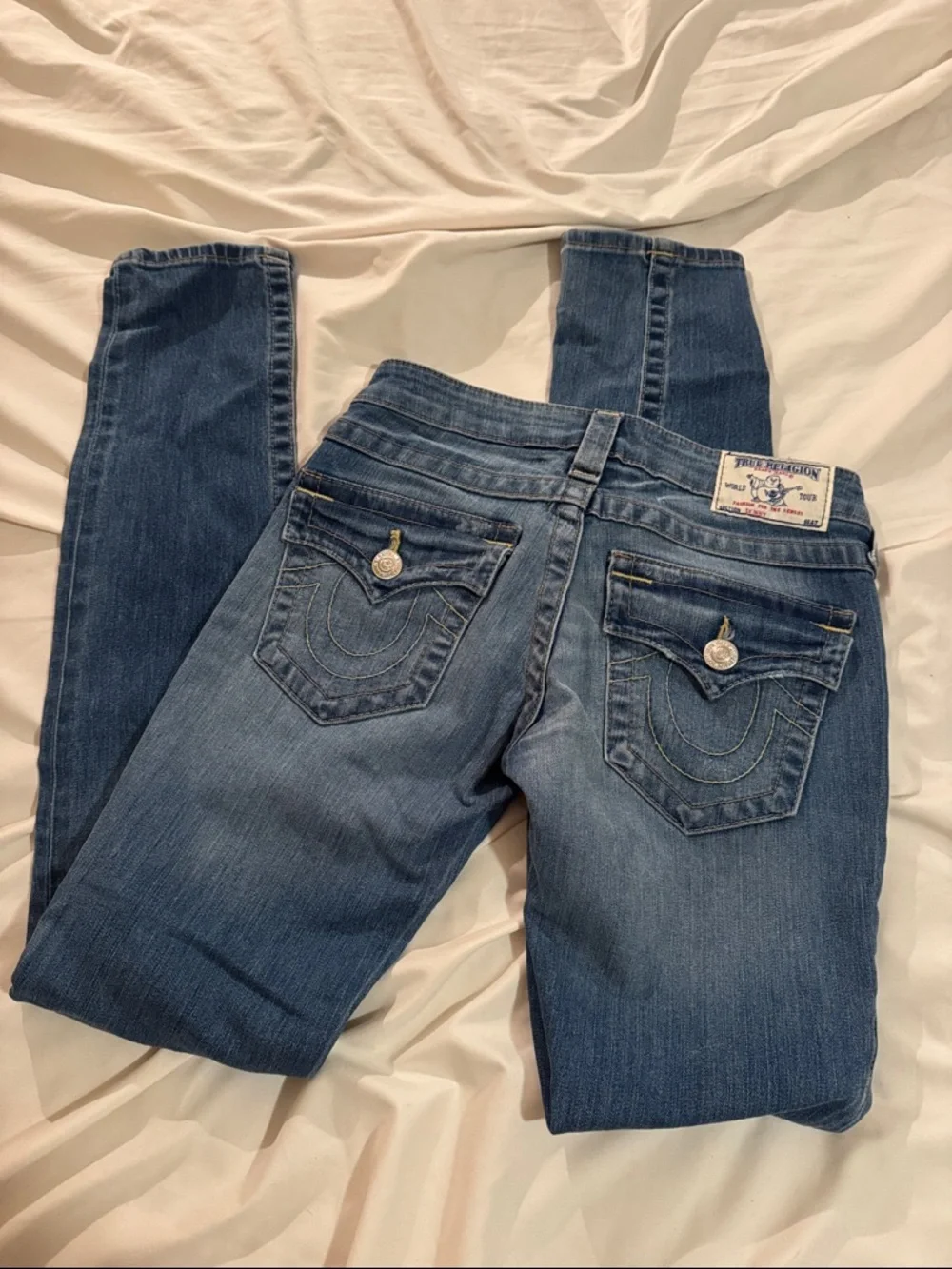 True Religion Women's Medium Blue Skinny Jeans with Signature Pocket Stitching - Picture 2 of 6